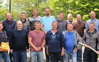 SHK-Fachkräfte bei der WHG-Schulung mit Referent Jürgen Jakob und Obermeister André Landskron.